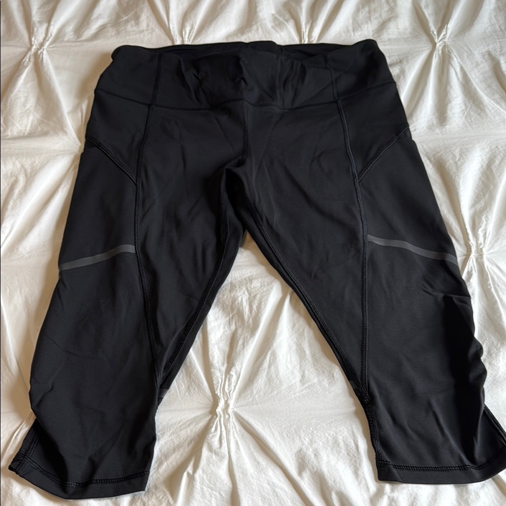 Lululemon- Black Athletic Capri Leggings - 10